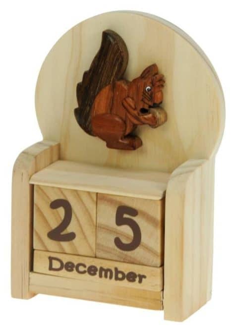 Namesakes® Squirrel wooden desk calendar: Charming animal design with interchangeable blocks to keep track of dates. A delightful decorative item.