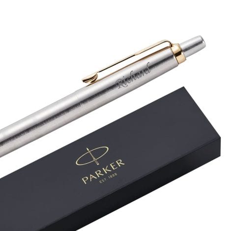 Luxury engraved gold-trimmed Parker Jotter ball pen, an ideal personalized gift for special occasions.