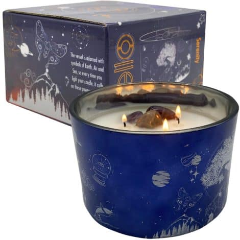 Cello Crystal Candle: Luxurious scented candle with healing crystals, perfect as a gift for astrology enthusiasts.