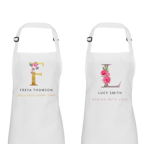 Customisable women’s apron for baking, with personalized options for color, initial, name, and slogan. Ideal gift for her.