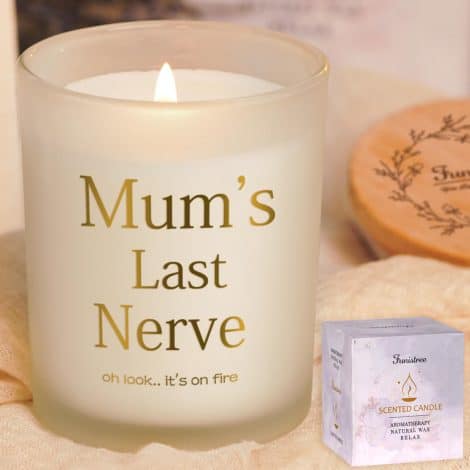 Luxury lavender scented candles, perfect for gifting mum on her birthday or as a Christmas stocking filler.