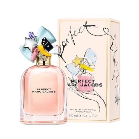 Marc Jacobs Perfect is a refreshing fragrant spray, capturing the essence of 100 ml luxury.