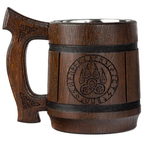 TESLYAR Norse-inspired Beer Tankard – Authentic Oak Wood Mug for British men – Handcrafted 0.6L Stainless Steel Cup – Perfect for gifting on festive occasions like Birthdays, Christmas, and Father’s Day.