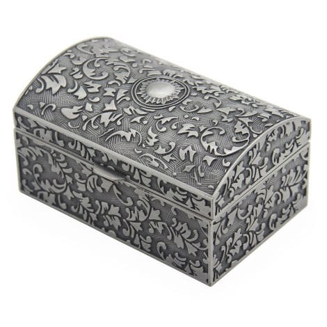 AVESON Retro Tin Jewelry Box – Stylish Storage Chest for Women’s Accessories, in Antique Tin Finish.