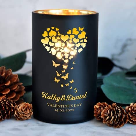 Custom Engraved Scented Candle – Exquisite blend of Cedarwood, Cinnamon, and Sandalwood in Coconut Wax. Perfect gift for her.