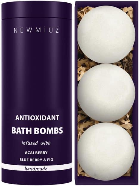 Luxurious spa bath set with antioxidant-rich natural bath bombs for sensitive skin, perfect as a gift.