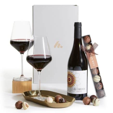 Christmas Hamper with Red Wine and Chocolate – Perfect gift set for both men and women.