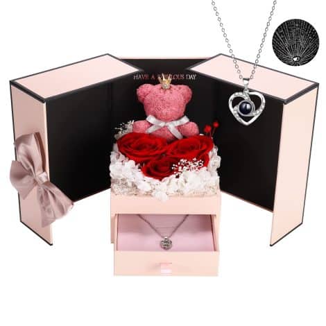 Romantic I Love You necklace with preserved rose, a perfect gift for birthdays, anniversaries, or Valentine’s Day.