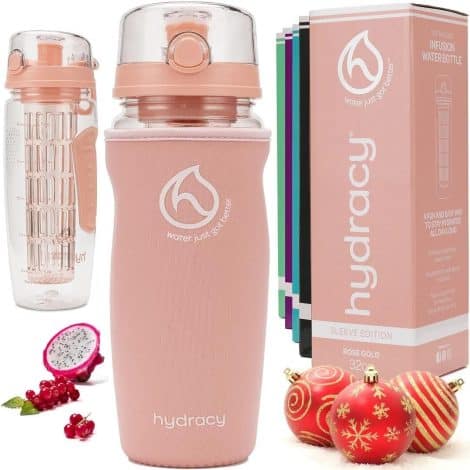 Hydracy Sport Bottle with Insulating Sleeve infuses water with fruits, promoting healthy hydration.