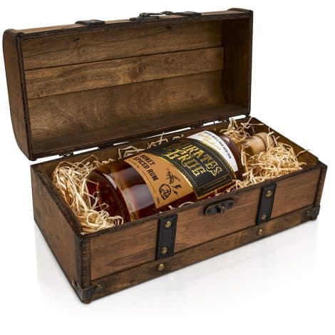 Pirate’s Grog Honey Spiced Rum Gift Chest: A delectable blend of natural honey and premium aged rum, encased in a wooden chest.