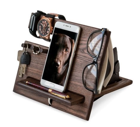 Teslyar Wooden Phone Stand – Ideal gifts for British men, perfect for Father’s Day, Christmas, Birthdays, and more.