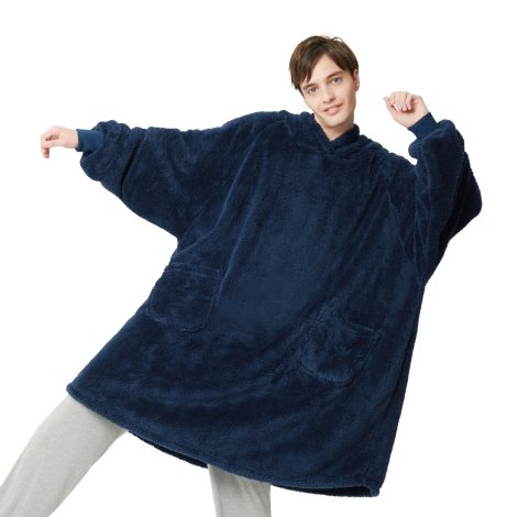 Bedsure Hoodie Blanket: Cozy oversized wearable blanket for women, perfect as a warm gift. Navy blue, 107 x 90 cm.