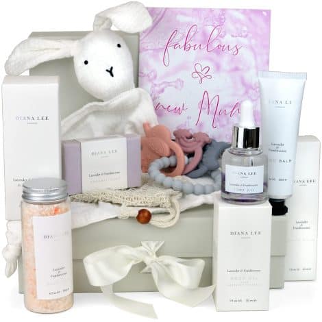 Lavender Love for Mums: Delightful hamper packed with 9 luxury gifts, perfect for new mums and babies.