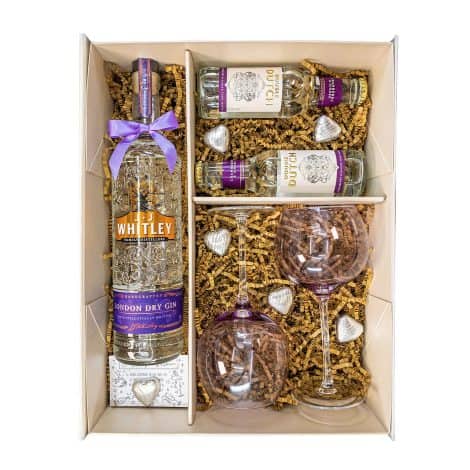 The Original London Dry Gin Hamper – includes gin, tonic, chocolates, and sparkling gin glasses. Suitable for both women and men.