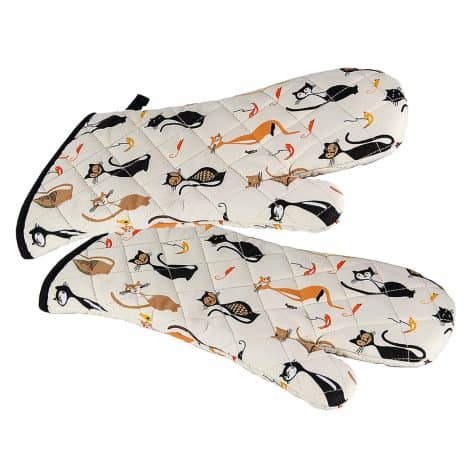 Spotted Dog Gift Company presents heat-resistant oven mitts with a charming black cat theme – ideal for cat-loving Brits!