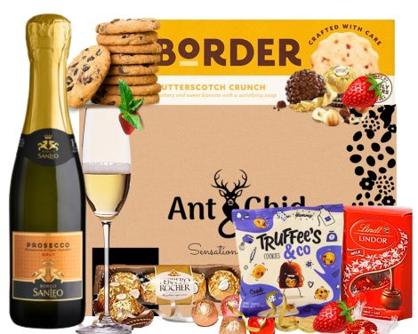 Luxury Hamper GiftSet: A sparkling Prosecco, divine chocolates, and premium biscuits for an opulent treat.