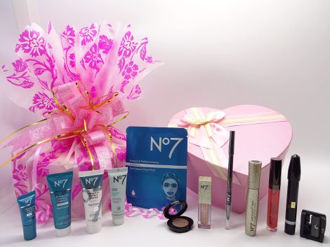 No7 Deluxe Beauty Collection Gift Box with Makeup and Skincare Essentials – a stunning treat!