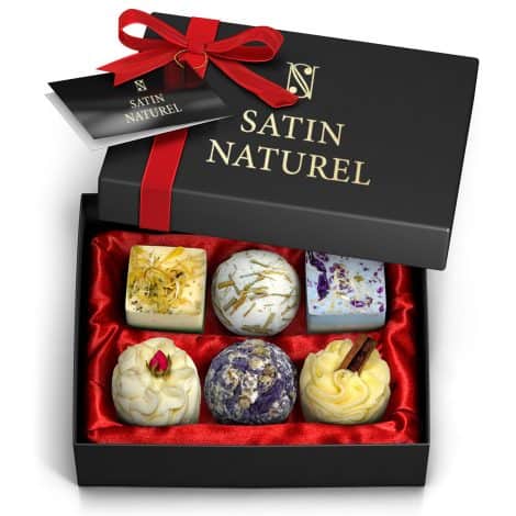 Christmas presents for ladies – Set of 6 bath bombs made with essential oils and vegan skincare.