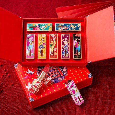 QOTSTEOS Velvet Matte Lipstick Set, 7 shades in a Chinese-style carved gift box. Waterproof and retro, perfect for gifting.