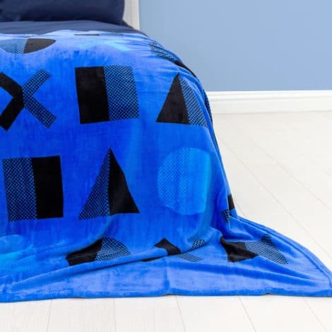 Playstation’s Official Fleece Throw, featuring a cozy Dots Design, is the ultimate soft blanket for your bedroom in Blue.