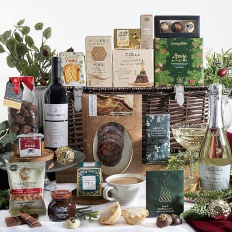 Deluxe Festive Hamper – Indulge in Spain’s Rioja and Italy’s Prosecco, with Christmas treats for all. Perfect for families and couples. Clearwater Hampers.