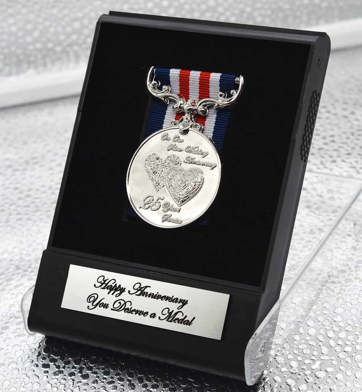 The Commemorative Coin Company 25th Silver Wedding Anniversary Medal in Display/Presentation Case. For Long/Distinguished Service and Bravery in the Field. Gift/Present Husband/Wife/Partner