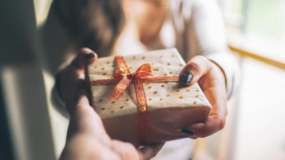 7 Mind-Blowing Gifts for Boyfriends: Unleash the Expert Gifter Within!