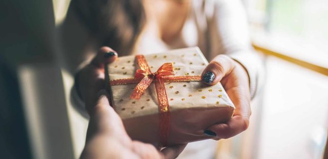 7 Mind-Blowing Gifts for Boyfriends: Unleash the Expert Gifter Within!