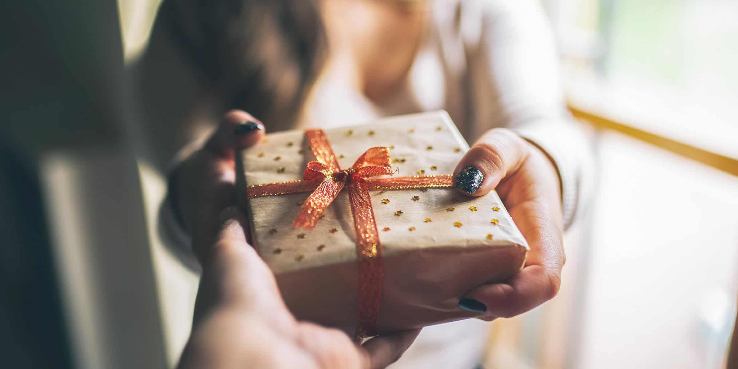 7 Mind-Blowing Gifts for Boyfriends: Unleash the Expert Gifter Within!